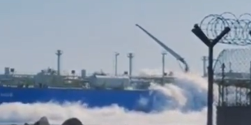 Controlan fuga de gas en puerto Quetzal.