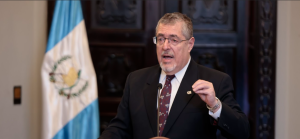 Presidente Bernardo Arévalo en conferencia de prensa.