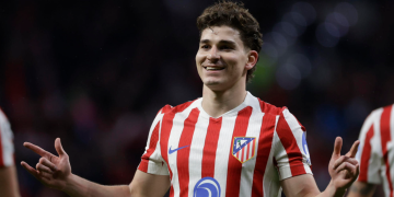 Atlético de Madrid aplasta al Tottenham y pone pie y medio en cuartos de la Champions League