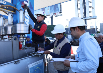 Inicia inspecciones para monitorear precios del combustible./Foto: Mineco.