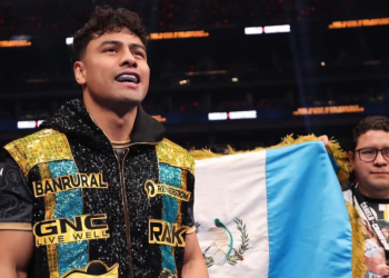 El guatemalteco Lester Martínez se mete en el Top 2 del ranking supermediano del WBC