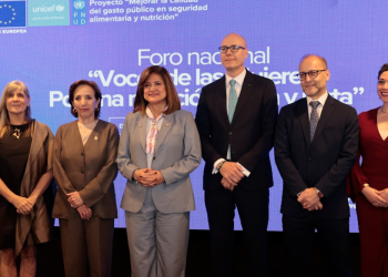 Vicepresidenta subraya la importancia de impulsar el empoderamiento de las mujeres frente a diversas problemáticas. (Foto: Analí Camey)