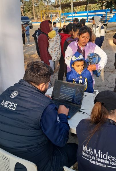 Atención a familias afectadas por el incendio en zona 7.