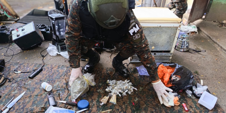 Desarrollan requisa focalizada en el Centro de Rehabilitación Penal de Puerto Barrios./Foto: Ejército.