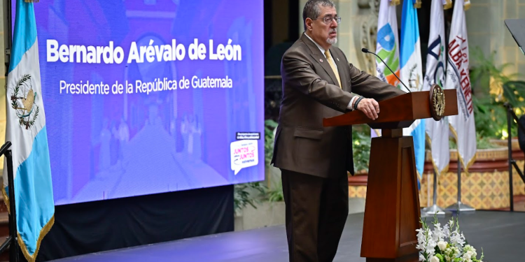 Presidente Bernardo Arévalo en lanzamiento de campaña Juntos Salimos, Juntos Volvemos. / Foto;: Alvaro Interiano