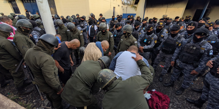 Fuerzas de seguridad realizan requisas en el centro Renovación I, Escuintla