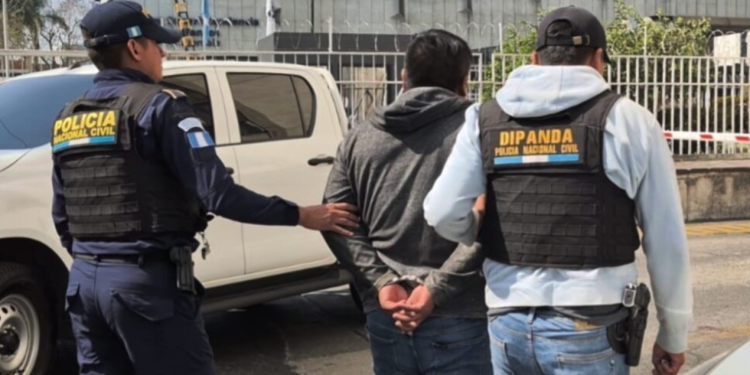 De acuerdo con las autoridades, muchos de los capturados estarían vinculados a grupos criminales como la mara "Salvatrucha", el "Barrio 18" e imitadores. / Foto: PNC.