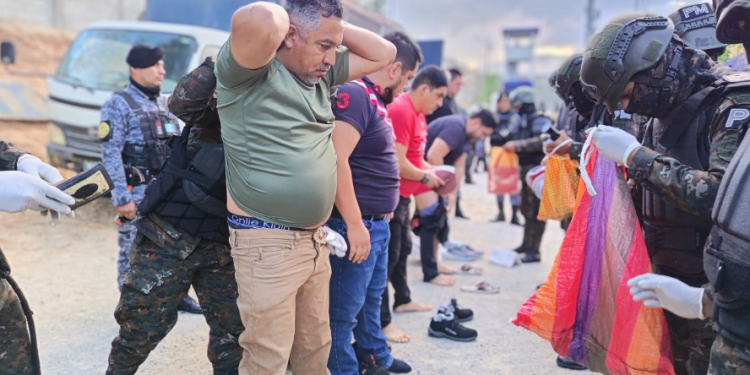 Requisa focalizada en el Centro de Detención Preventiva para Hombres y Mujeres Los Jocotes, en el departamento de Zacapa. / Foto: Ejército