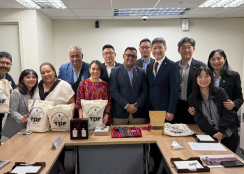 Durante el encuentro participaron el presidente y director ejecutivo (CEO) del aeropuerto, Fan Hsiao-lun, junto a su equipo técnico. / Foto: CIV