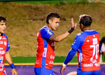 Comunicaciones se hunde en el descenso al perder ante Xelajú MC