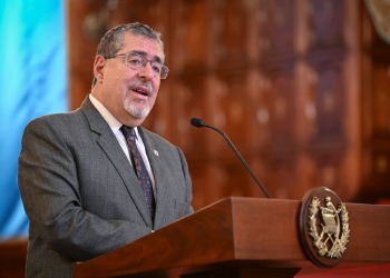 Presidente Bernardo Arévalo en anuncio de la segunda planta Yazaki en Guatemala.