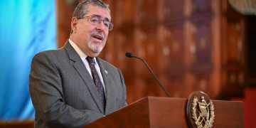 Presidente Bernardo Arévalo en anuncio de la segunda planta Yazaki en Guatemala.