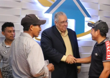 Más de 300 familias reciben certificados de subsidios habitacionales en distintos municipios del país. (Foto: Fopavi)