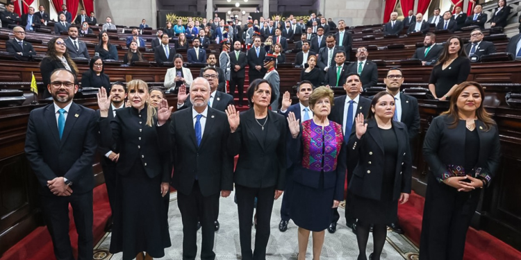 Congreso juramenta a los nuevos magistrados de la Corte de Constitucionalidad