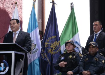 El ministro explicó que esta nueva subestación de la PNC representa un paso estratégico para mejorar la operatividad policial en el área. / Foto: Alex Jacinto