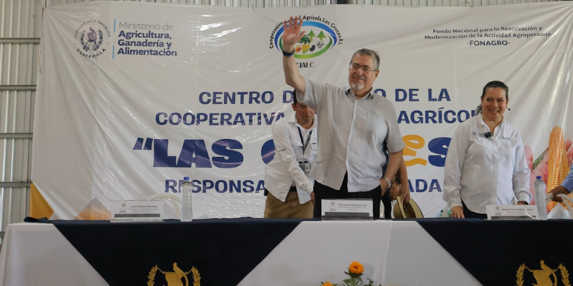 Presidente en inauguración de Centro de Acopio. / Foto: Gilber García