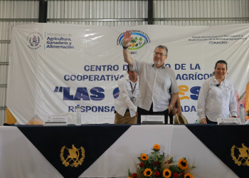 Presidente en inauguración de Centro de Acopio. / Foto: Gilber García