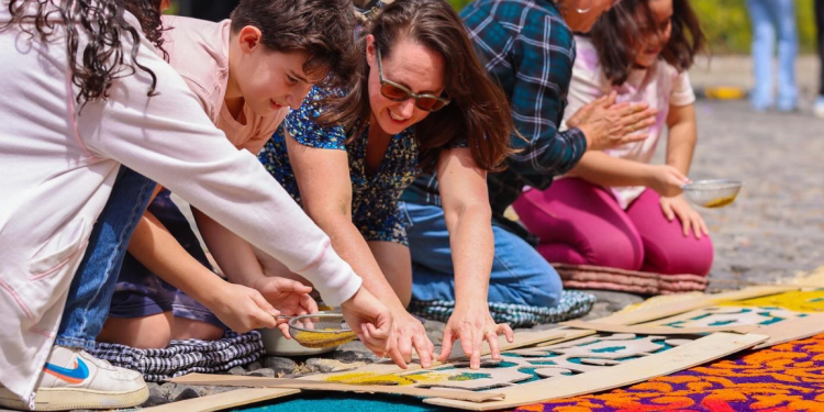 Las alfombras de Semana Santa son una tradición viva en Guatemala./Foto: Inguat.