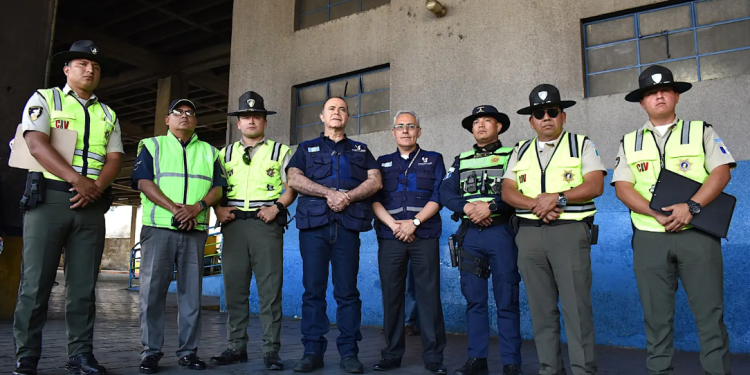 DGT refuerza controles al transporte extraurbano para garantizar seguridad de usuarios. (Foto: CIV)