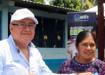 Inauguran proyecto de electrificación rural en Barillas, Huehuetenango. (Foto: INDE)