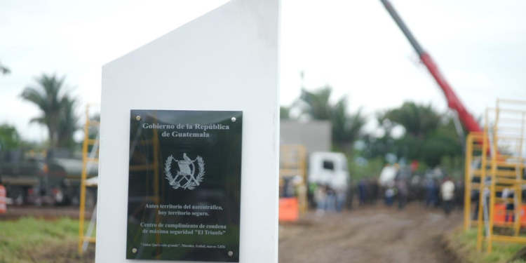 Xmajtaj uyakik ri nim tz’apib’al ja pa Izabal / Inicia construcción de cárcel de máxima seguridad en Izabal