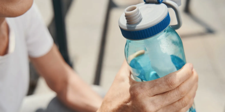 Salud recuerda la importancia de cuidar la piel y mantenerse hidratado durante la Semana Santa y verano. (Foto: MSPAS)
