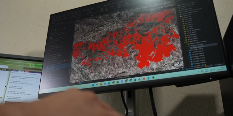 Inab utiliza tecnología satelital para conocer el estado de los bosques del país./Foto: Denis Zacarías.