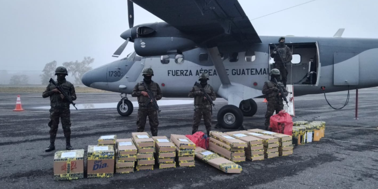 El decomiso se llevó a cabo el domingo 29 de marzo y continuó el lunes 30, como parte de un trabajo coordinado entre la División de Información Policial y el Ejército. / Foto: Ejército