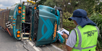 DGT multa a bus involucrado en accidente de tránsito en carretera a El Salvador./Foto: DGT.
