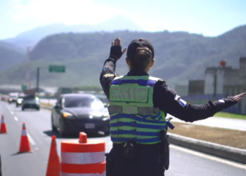 Agentes de tránsito desarrollan acciones de control, regulación y asistencia vial. / Foto: DT-PNC.