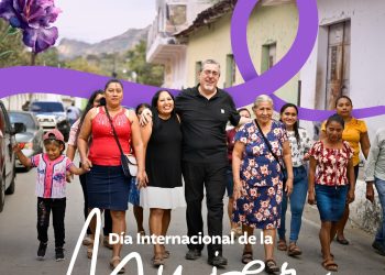 Presidente destaca compromiso de miles de mujeres con el pueblo guatemalteco