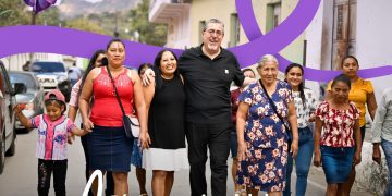 Presidente destaca compromiso de miles de mujeres con el pueblo guatemalteco