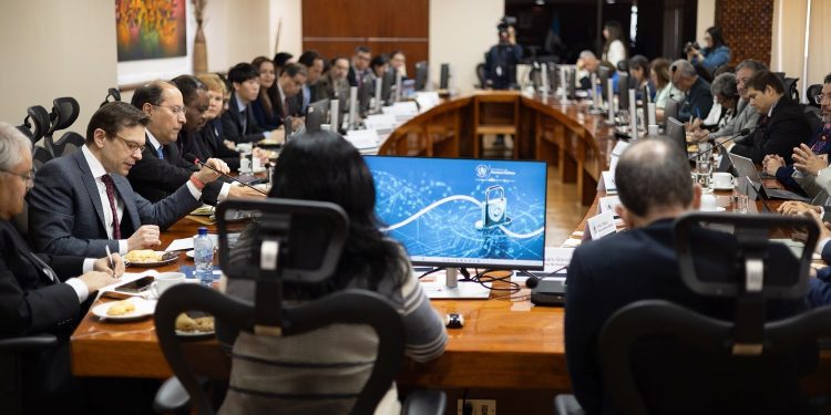 FMI respalda reformas fiscales y modernización del Estado en Guatemala