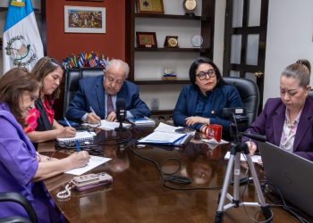 Minex trabaja en el fortalecimiento de medidas de seguridad para los connacionales en Medio Oriente. (Foto: Minex)