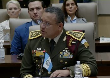 El ministro guatemalteco de Defensa, Herry Sáenz, participa en la conferencia inaugural de las 'Américas contra los carteles' en la sede del Comando Sur de Estados Unidos (Southcom), en Florida.