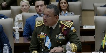 El ministro guatemalteco de Defensa, Herry Sáenz, participa en la conferencia inaugural de las 'Américas contra los carteles' en la sede del Comando Sur de Estados Unidos (Southcom), en Florida.