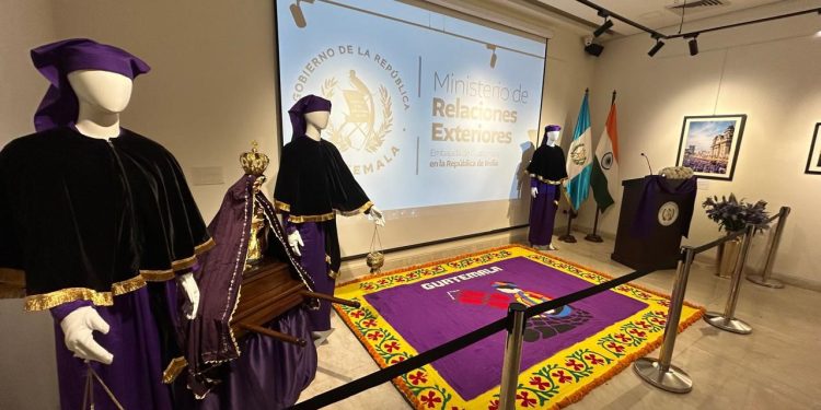 Cancillería presenta muestra cultural de la Semana Santa guatemalteca al Cuerpo Diplomático