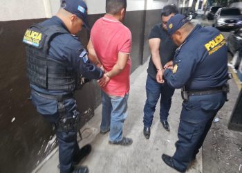 Como parte del Plan Centinela la Policía Nacional Civil incautó en Escuintla tres armas de fuego ilegales. (Foto: PNC)