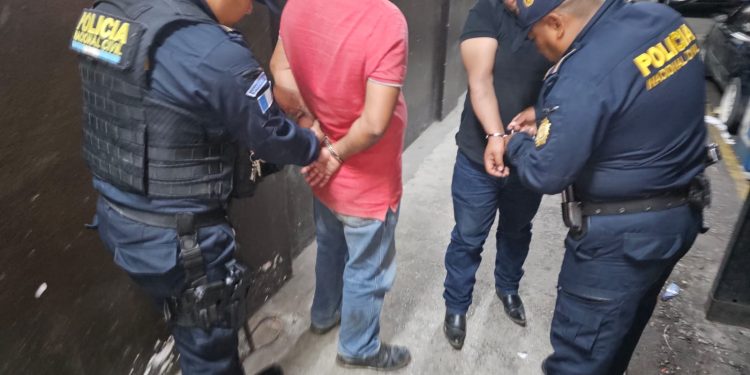 Como parte del Plan Centinela la Policía Nacional Civil incautó en Escuintla tres armas de fuego ilegales. (Foto: PNC)