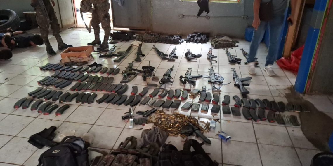 PNC decomisa arsenal de alto poder y diversos artículos vinculados a actividades ilícitas en la zona fronteriza con México