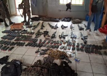 PNC decomisa arsenal de alto poder y diversos artículos vinculados a actividades ilícitas en la zona fronteriza con México