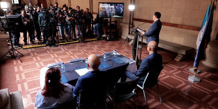 El nuevo estado de prevención en seis departamentos lo anunció el ministro de Gobernación en conferencia de prensa.