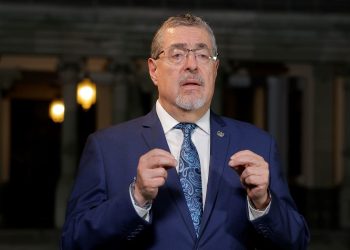 El presidente Bernardo Arévalo, durante el anuncio de las designaciones de magistradas titular y suplente de la Corte de Constitucionalidad.