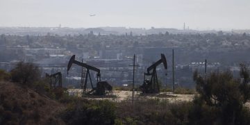 El petróleo de Texas (WTI) cierra este viernes a 98.71 dolares por barril.