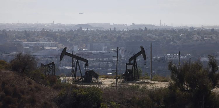 El petróleo de Texas (WTI) cierra este viernes a 98.71 dolares por barril.