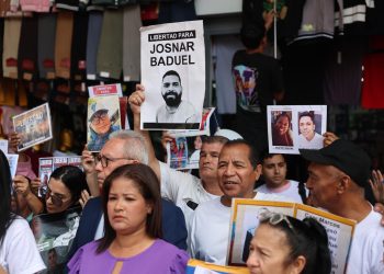 Parientes de presos políticos denucian que algunos juzgados hacen cobros para otorgar certificaciones de libertad plena por amnistía.