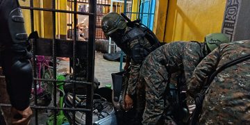 Las autoridades localizaron gran cantidad de objetos ilícitos durante requisa en la cárcel de Zacapa.