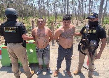 Los dos pandilleros fueron llevados a la frontera San Cristóbal, Jutiapa, donde los entregaron a autoridades salvadoreñas.