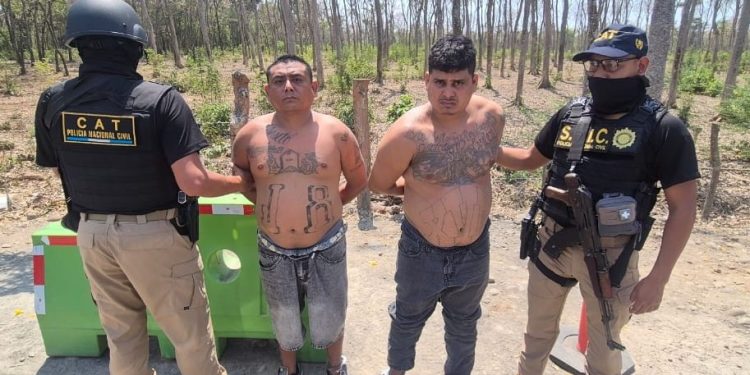 Los dos pandilleros fueron llevados a la frontera San Cristóbal, Jutiapa, donde los entregaron a autoridades salvadoreñas.