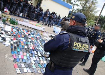 Localizan más de 400 teléfonos celulares durante requisa en Pavón. / Foto: PNC.